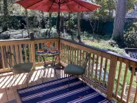 Beautiful Renovated, Comfy, Mature Garden Fire Pit, Quiet Neighborhood in Hendo - Kitchens