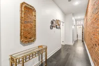 The Betty - Entire rental unit in New Albany, Indiana Sleeps 8 - Boutique