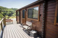 The Overlook Cabin near Grayson Highlands - Arcade & Theater