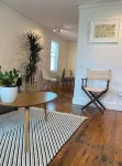 Modern space off of DePasquale SQ in Little Italy - 2つ星