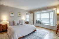 Victorian Elegance: 2 Bedroom w/ King Beds off Park Ave