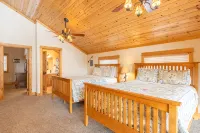 Yellowstone - Hot Tub - Family Vacation - World Class Fishing - 4-Star