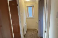 Dunfermline, 2 bedroom home with on-street parking - 2-Star
