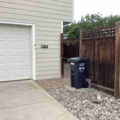 Fully appointed 2 bedroom carriage house in beautiful Penticton! Winter Rates! Hotel Exterior