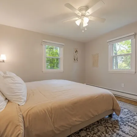3-bedroom Cozy Home in Ellsworth with AC, WiFi