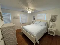 Vilano Beach Cottage,  1/2 block to Surfside Beach.  Historic Capo Cottage - 3-Star