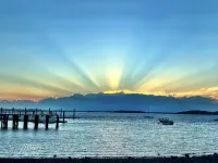 Enjoy Gorgeous Sunsets from Your Waterfront Beach House. - Wifi