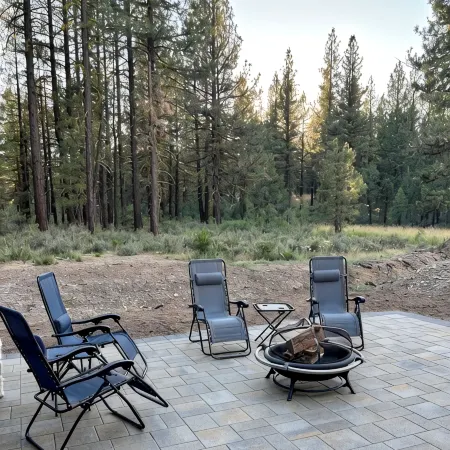 Cozy New Cabin. Walking distance to wedding venue, Chalet View Lodge!