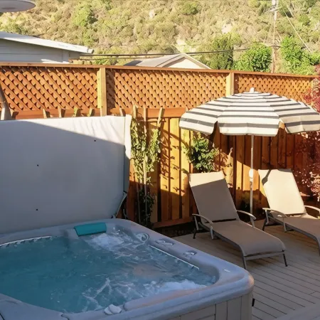 Cozy, Comfortable Beach Home, Steps from the Beach!