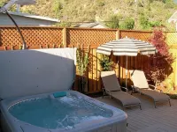 Cozy, Comfortable Beach Home, Steps from the Beach! - ติดทะเล