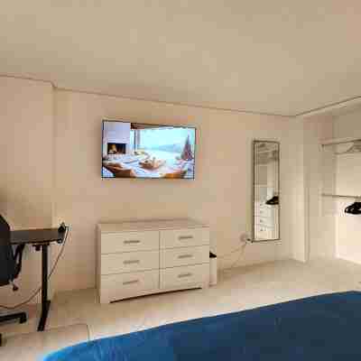 NEW- One-bedroom condo, parking, and High-Speed WIFI in Downtown Denver Rooms