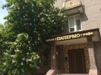 Hotel and Coffee House Palermo Hotel berhampiran Stesen Vykhino