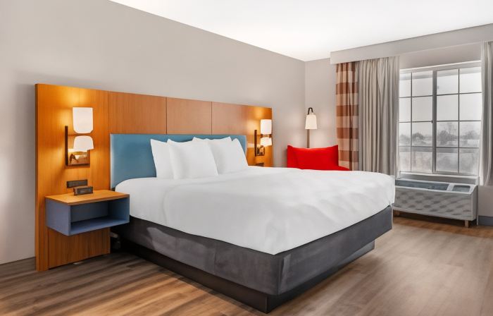 Country Inn & Suites by Radisson, West Bend, WI