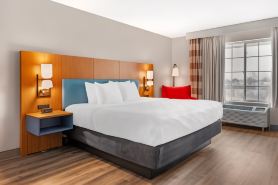 Country Inn & Suites by Radisson, West Bend, WI