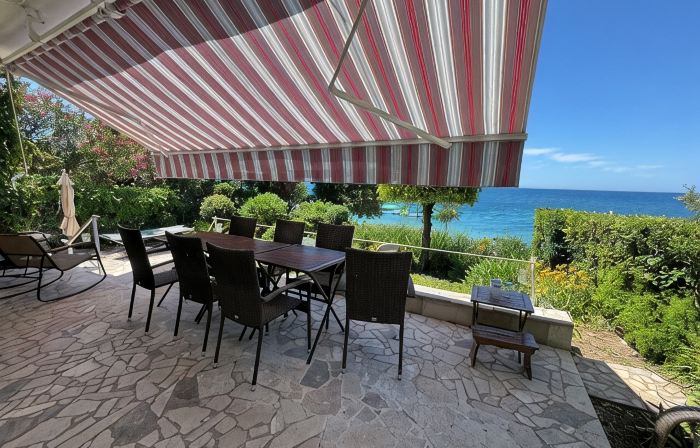 Cozy House: First-Row Beach, Accessibility, Hottub, AC, Gasgrill, W/D Prkng