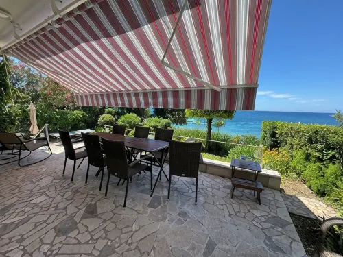 Cozy House: First-Row Beach, Accessibility, Hottub, AC, Gasgrill, W/D Prkng