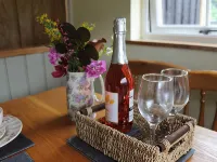 DAIRY COTTAGE. Delightful luxury rustic cottage nr New Forest and South Coast. Hotels in Fordingbridge