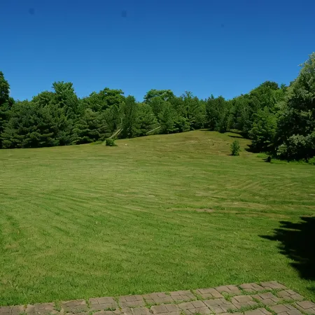 SPACIOUS and PRIVATE renovated farmhouse for the whole family