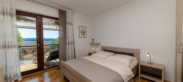 Comfortable apartment with sea view, close to the beach, family-friendly,  WiFi Hotels in Dramalj