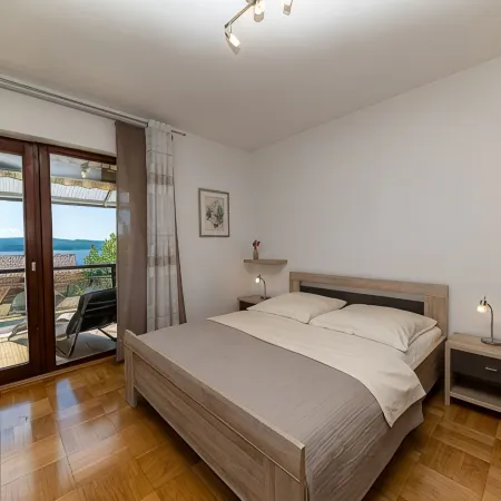 Comfortable apartment with sea view, close to the beach, family-friendly,  WiFi