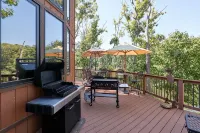 Luxury, Lakefront Chalet; Dock, Grills, Sasquatch & Firepits with a view - Chalets