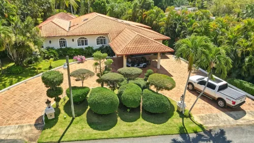 Luxury Villa w/ pool and jacuzzi! - chambre d’hôtes