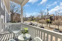 Warm and Spacious 2 Bedroom - Balkoner