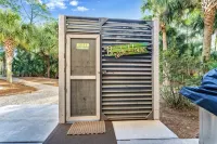 Private Pool 5Br Home w Elevator, Tesla Charger, Bay & Beach Access – Gated Sgi - Beach