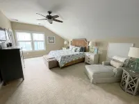 Luxurious 5-Bed Retreat: Steps to Pools & Sports Center, Near Beaches & Dining - 5 звезд