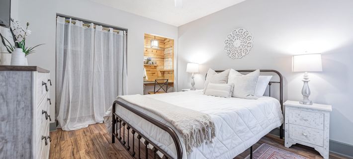 The Rustic Retreat!  with a Game Room & Hot Tub! Hotels in Bryan