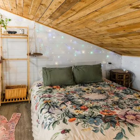 TREETOP CABIN @Hidden Valley Campgrd; connect with nature and hill country views