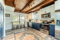 Charming 2-bedrm home in the heart of Liberty Hill - 4つ星