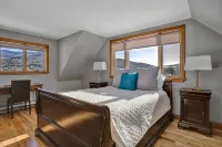 Spacious Stowe Home on 7 Acres with Mountain Views - Mountain view
