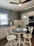 2 Bedroom Apartment Walking distance to downtown Lake Geneva - 4-Star