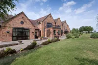 The Pear Tree Inn & Country Hotel - parking