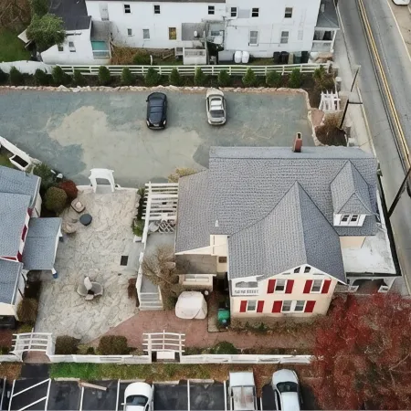 3B/1FB/Kitchen, Center of Town, The Cottage @ the Manor