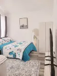 Private, Quiet, Cozy Studio Guesthouse with 75" TV WiFi etc. In Watertown. のホテル