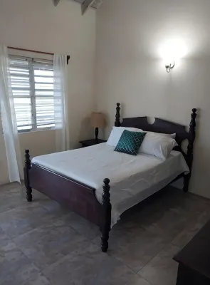 Beautiful island getaway, close proximity to popular beaches and historic site A فنادق في 