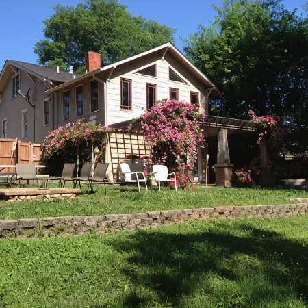 Spotless 5Br - 3ba - Firepit - GameRm - Pet Friendly - 6Min to Downtown