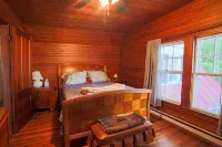 Charming Lakefront Home: Big Porches, Kayaks & Room to Gather