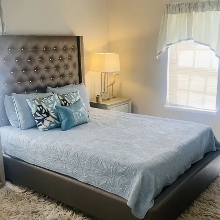 Cozy cottage minutes away from great fishing and ferry to the island!