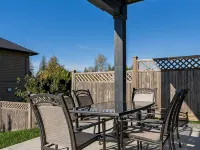 Modern Gateway Family-sized Suite in Thornhill-Maple Ridge - BC Hotels in Maple Ridge
