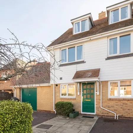 Abingdon House - 4 Br on the Marina