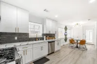 The Pierre- Nassau Bay Area SFH minutes from Nasa and Kemah - Private Pools