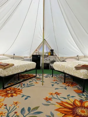 2 Queen-Bed Canvas Bell Tent on Working Farm in Historic Laurel Highlands - 3つ星