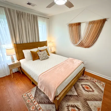Boho Hideaway Townhome, 2br/2.5ba Near UofM/Highland Strip