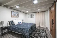 Walk to the Beach from Beachy Farmhouse - Lake Michigan & Hot Tub. Pet-Friendly! - Boutique