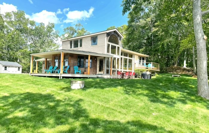 Private Island Lake House Near Casinos