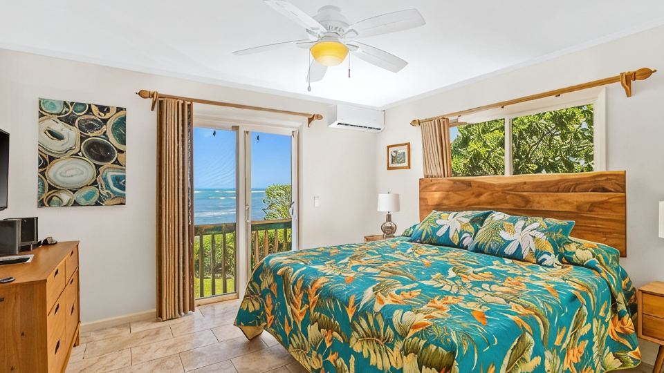 Exquisite Oceanfront Home, 4 Bedrooms, 2 Baths, Central A/C, Sleeps 8