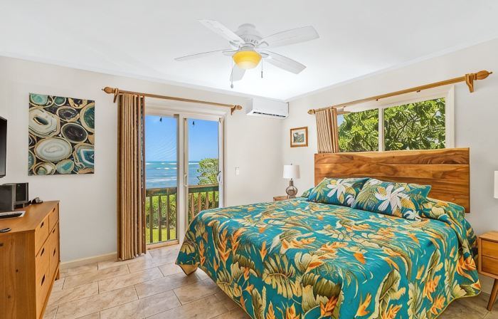 Exquisite Oceanfront Home, 4 Bedrooms, 2 Baths, Central A/C, Sleeps 8